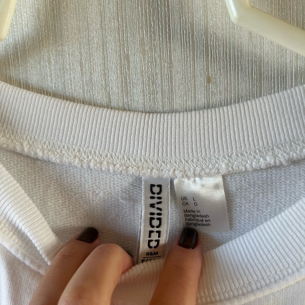 Divided “love” embroidered Crewneck sweater - Picture 3 of 6